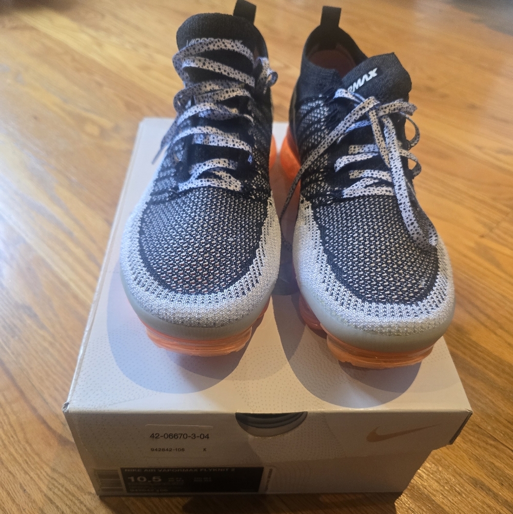NWT Nike Air Vapormax Flyknit Sneakers - Picture 4 of 6